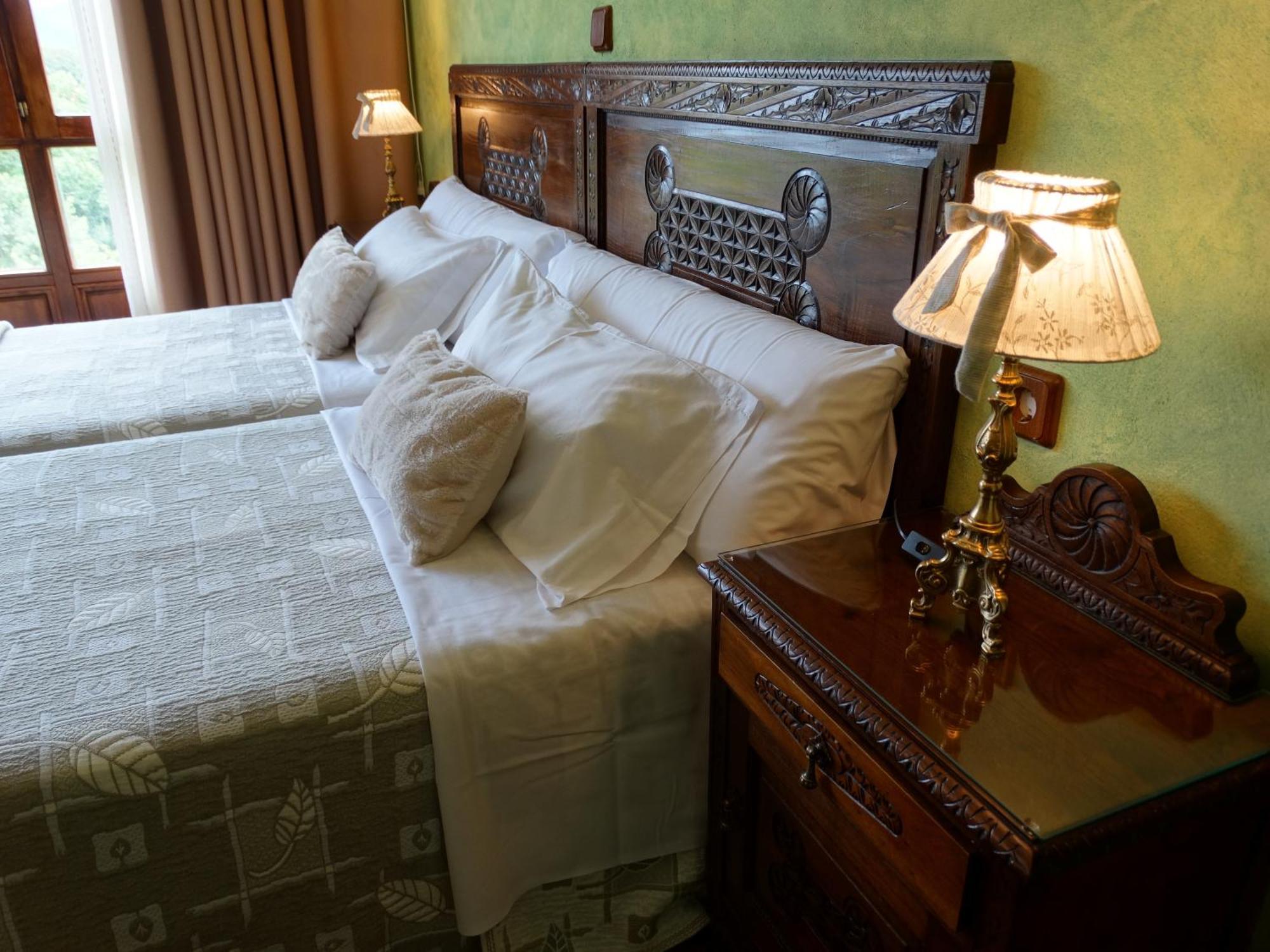 El Corral Del Acebo Guest House Nueva De Llanes Rom bilde