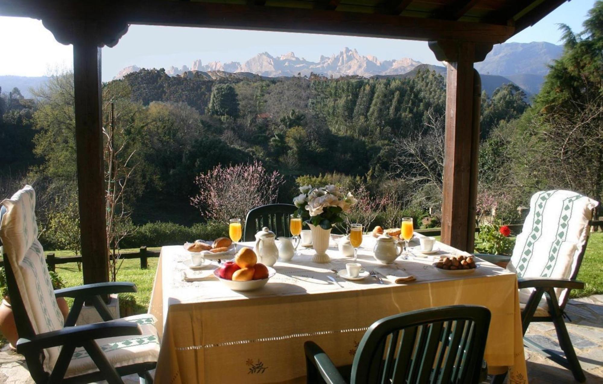 El Corral Del Acebo Guest House Nueva De Llanes Rom bilde